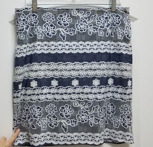 Kelly & Diane skirt, blue with white lace